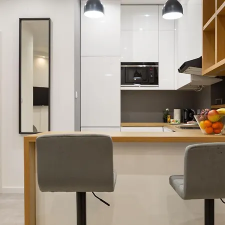 Shy But Shining! Lovely, Stylish & Fully Equipped. Apartmán